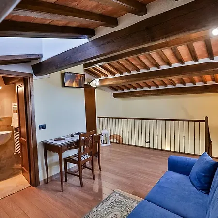 Borgo Poggiardelli Aparthotel 4*